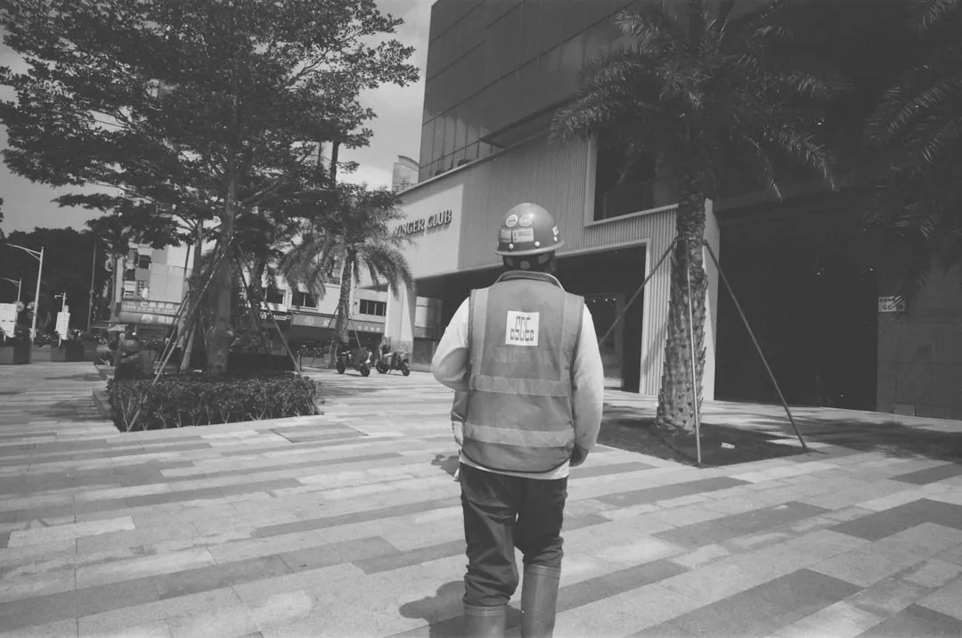 建筑高空作业防护手套选型要点及安全绳配套方案正文配图 2