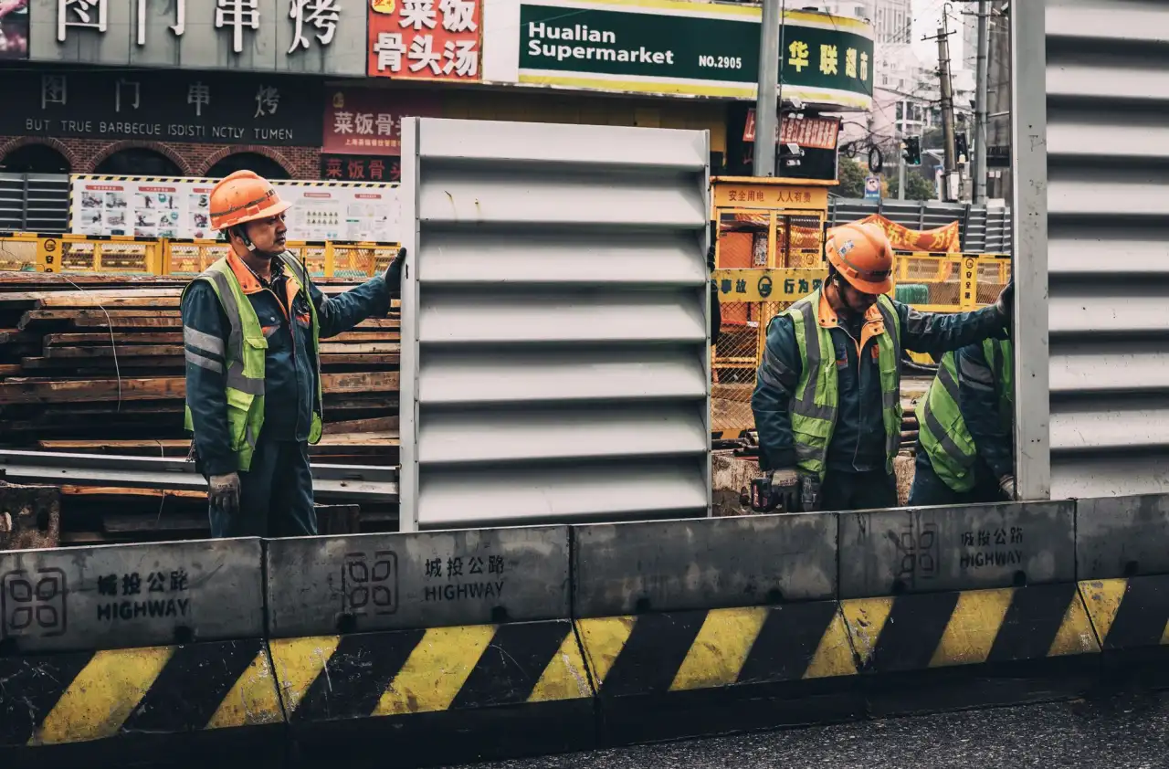 重庆安云途安全绳与反光背心在道路施工中的配装方案正文配图 1